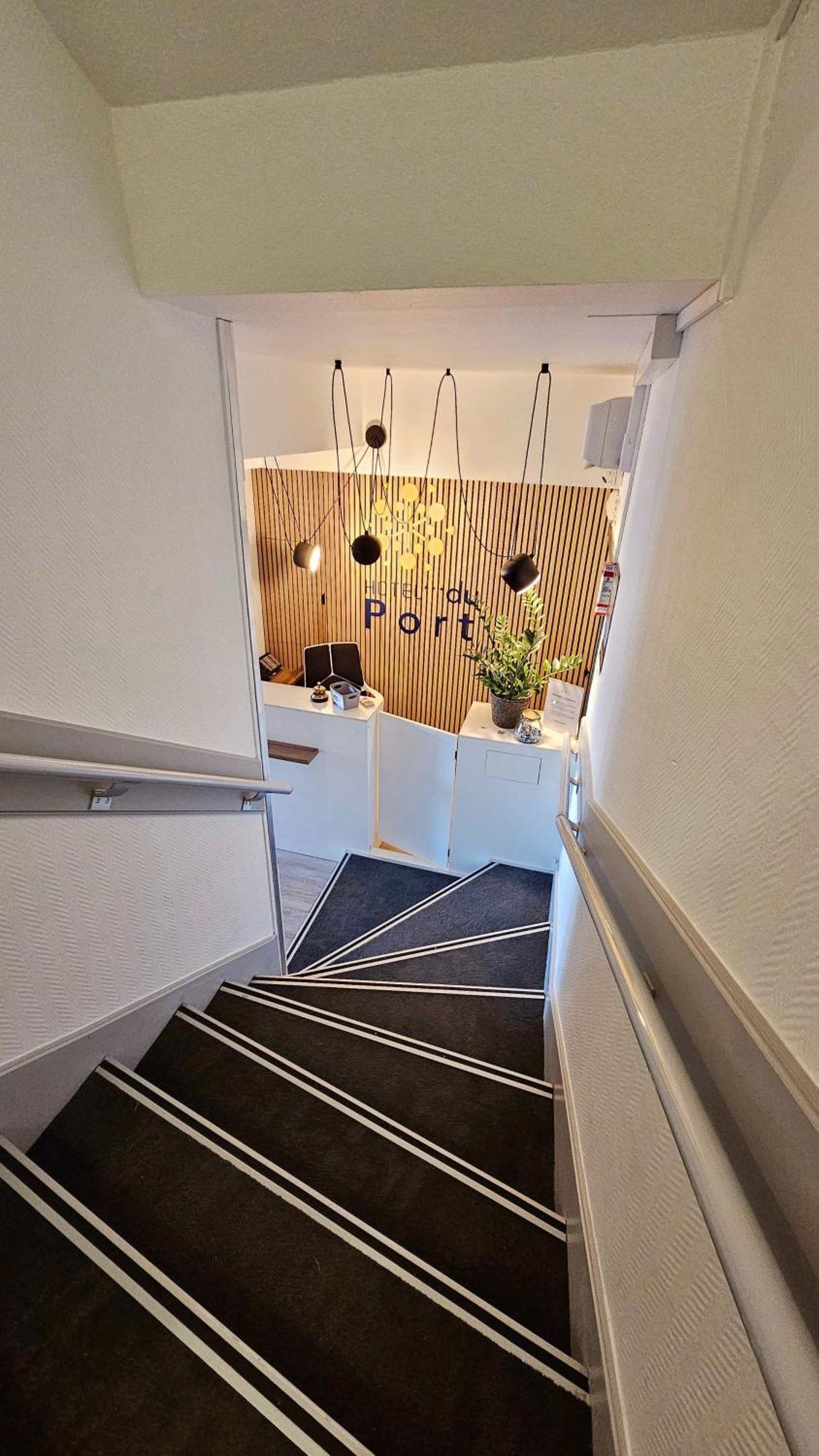 Hotel Du Port Сен-Мартен-де-Ре Экстерьер фото