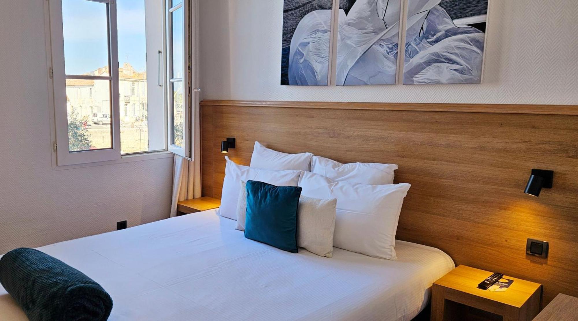 Hotel Du Port Сен-Мартен-де-Ре Экстерьер фото